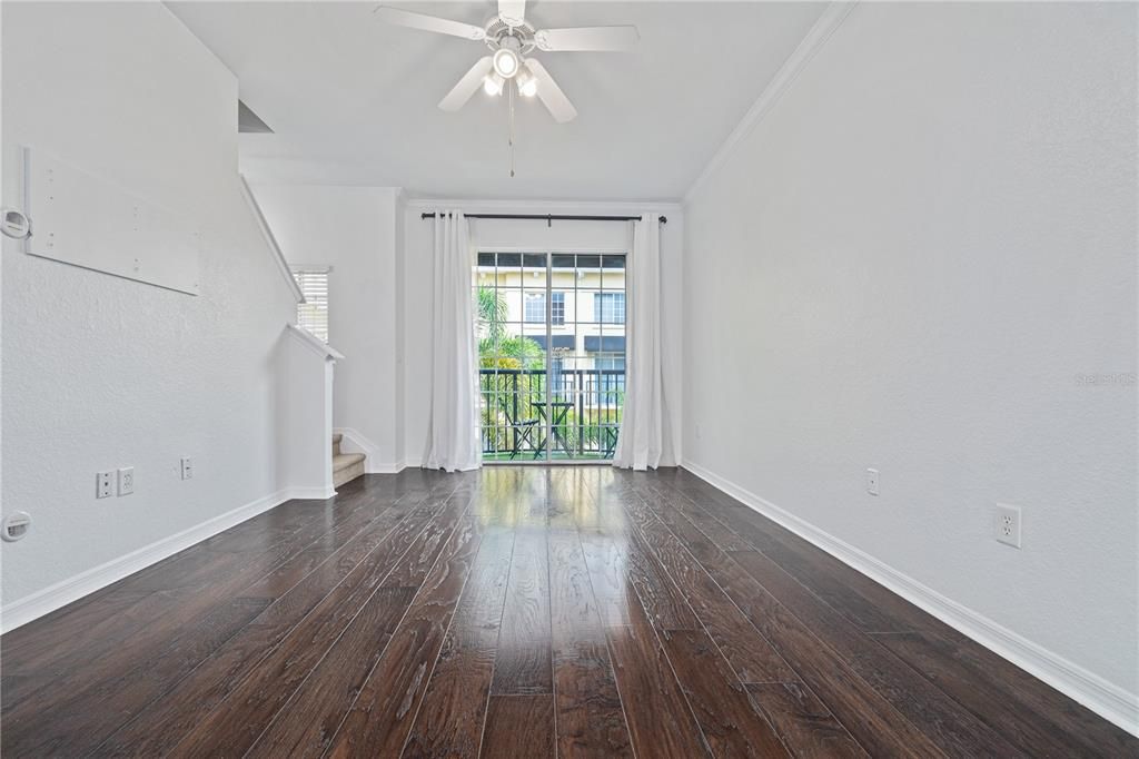 Active With Contract: $309,000 (1 beds, 1 baths, 881 Square Feet)