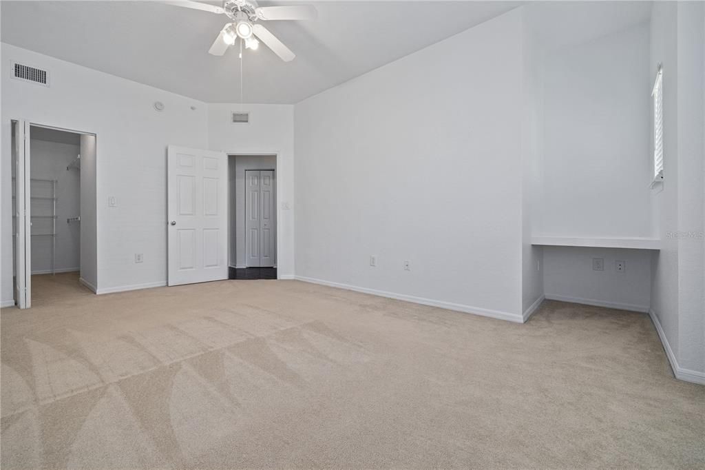 Active With Contract: $309,000 (1 beds, 1 baths, 881 Square Feet)