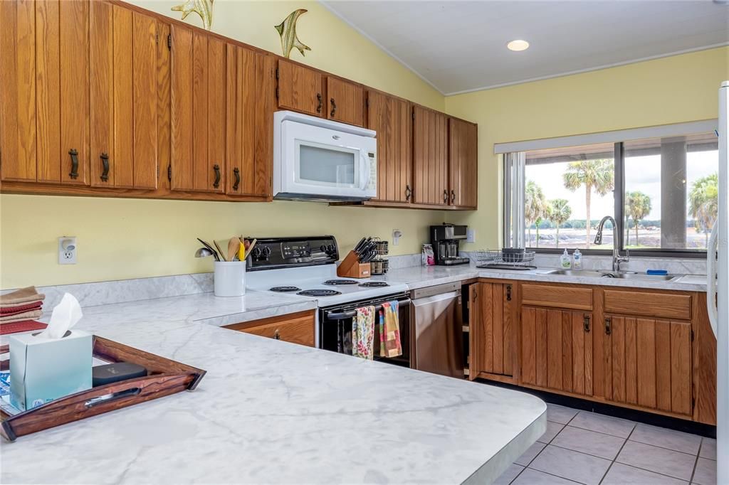 Active With Contract: $159,900 (2 beds, 2 baths, 1428 Square Feet)