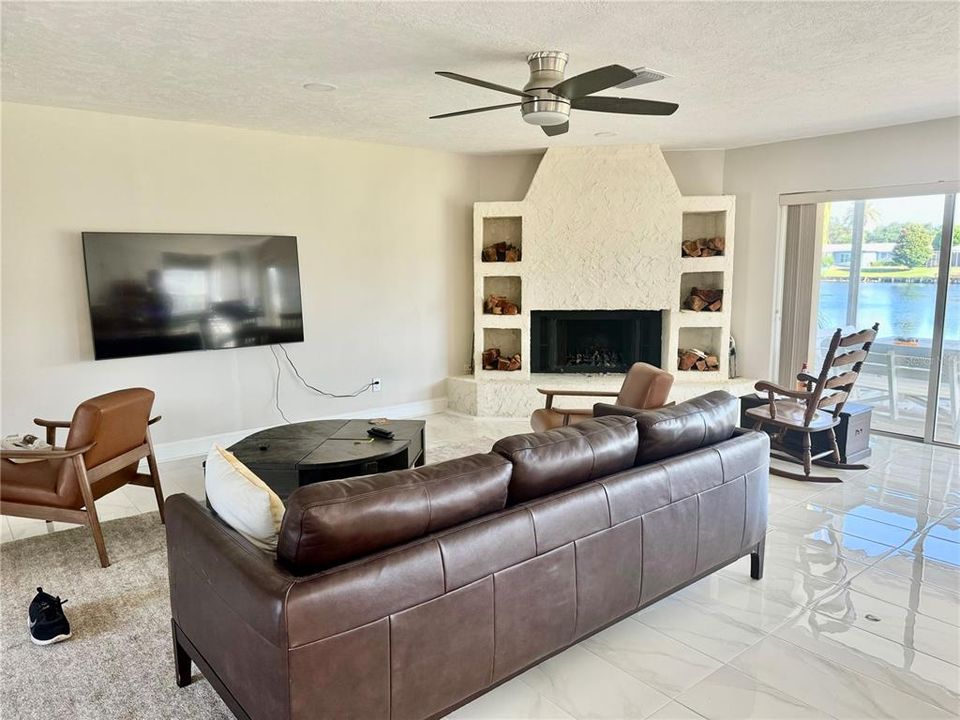 Active With Contract: $3,995 (4 beds, 2 baths, 2142 Square Feet)