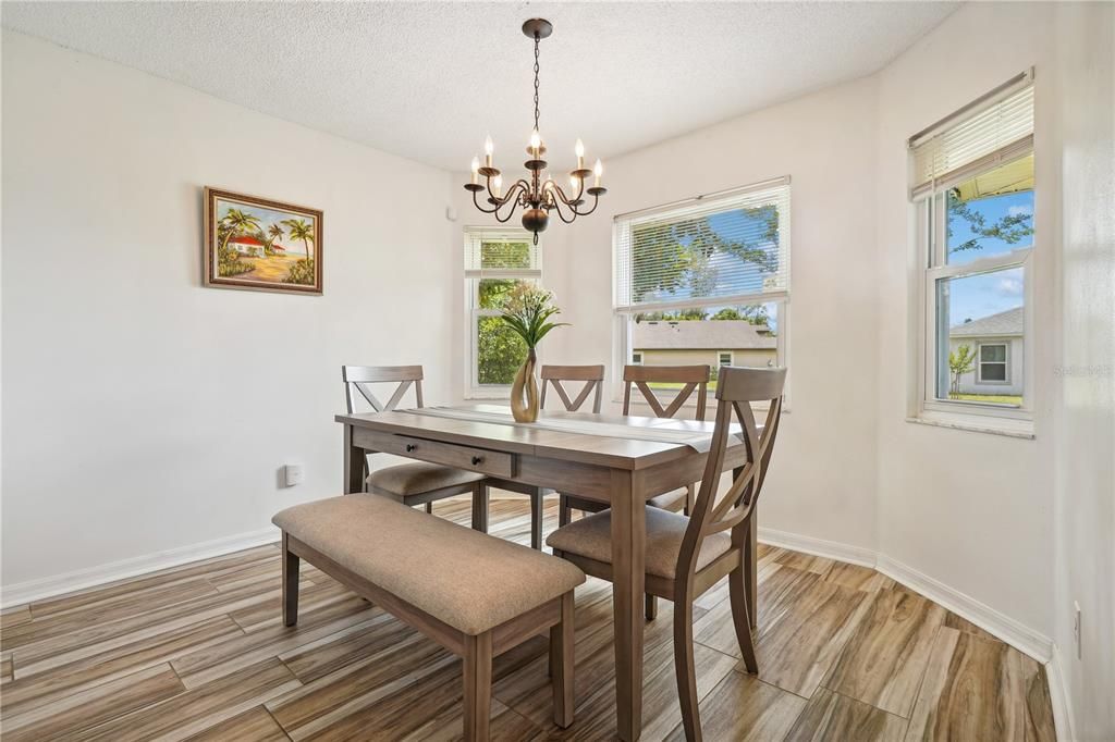 For Sale: $319,900 (3 beds, 2 baths, 1432 Square Feet)