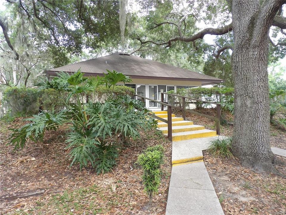 For Sale: $135,000 (2 beds, 2 baths, 940 Square Feet)