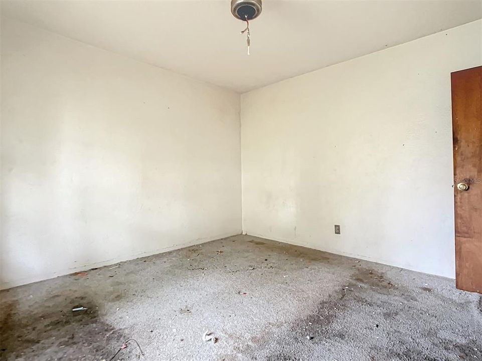 Active With Contract: $131,000 (2 beds, 1 baths, 1356 Square Feet)