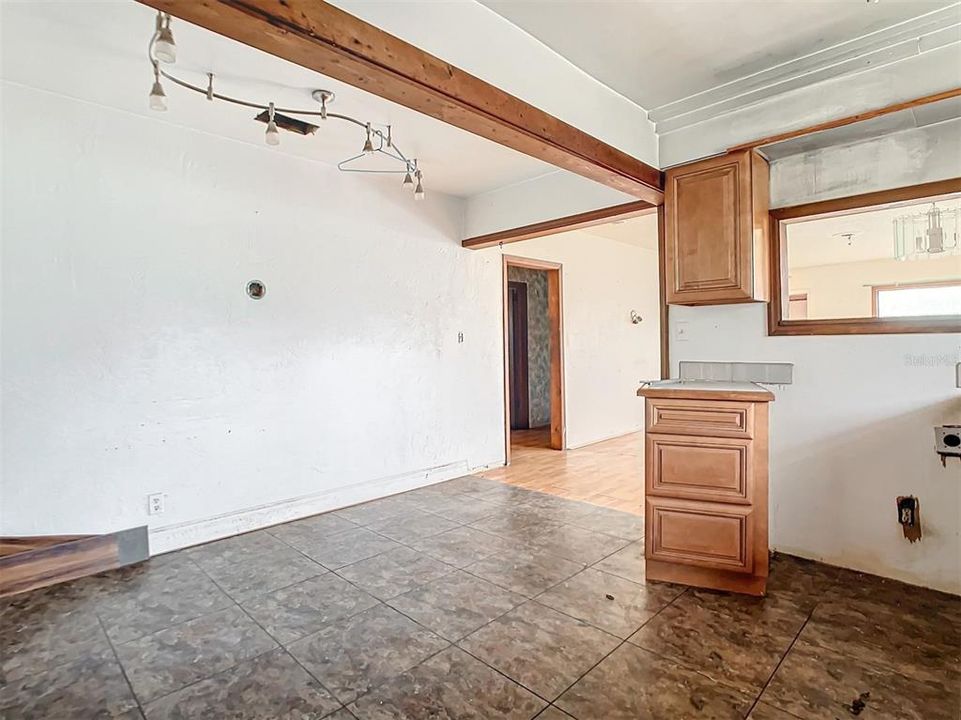 Active With Contract: $131,000 (2 beds, 1 baths, 1356 Square Feet)