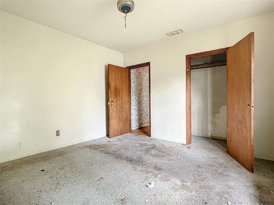 Active With Contract: $131,000 (2 beds, 1 baths, 1356 Square Feet)