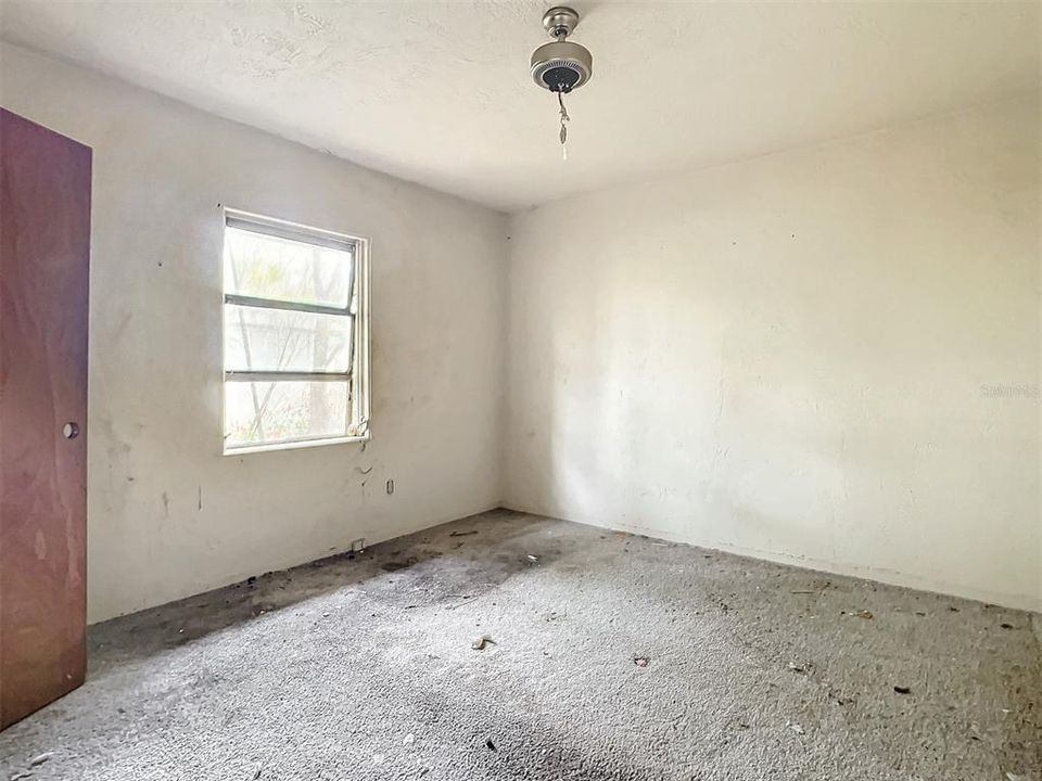 Active With Contract: $131,000 (2 beds, 1 baths, 1356 Square Feet)