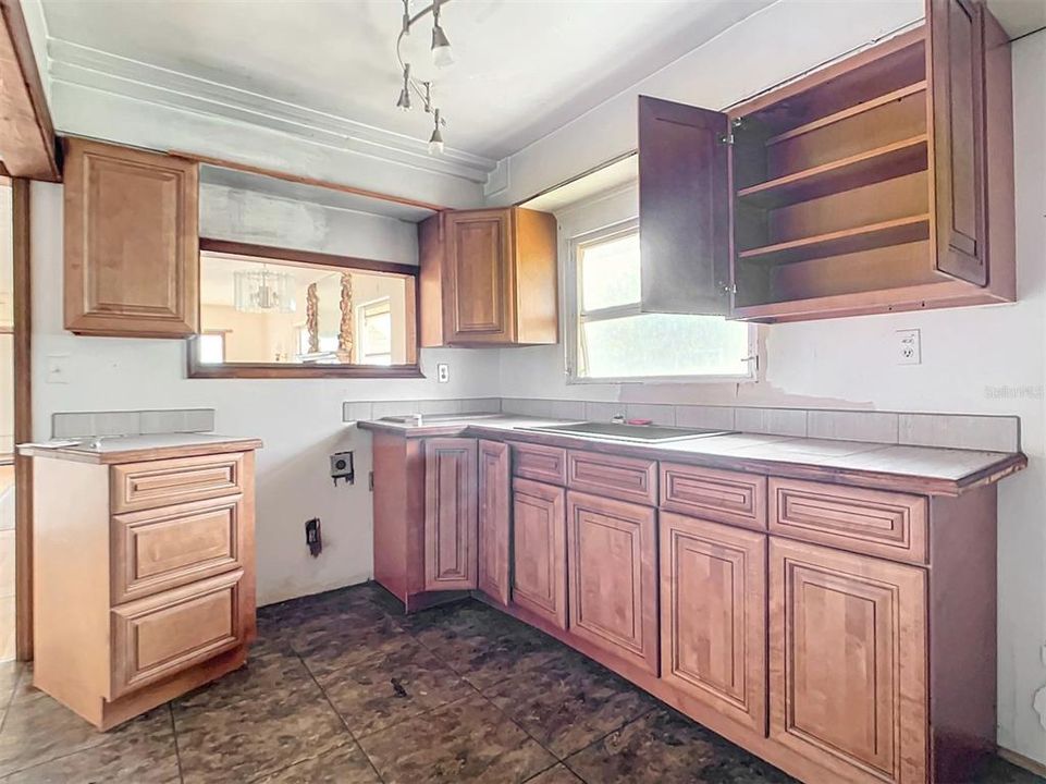 Active With Contract: $131,000 (2 beds, 1 baths, 1356 Square Feet)