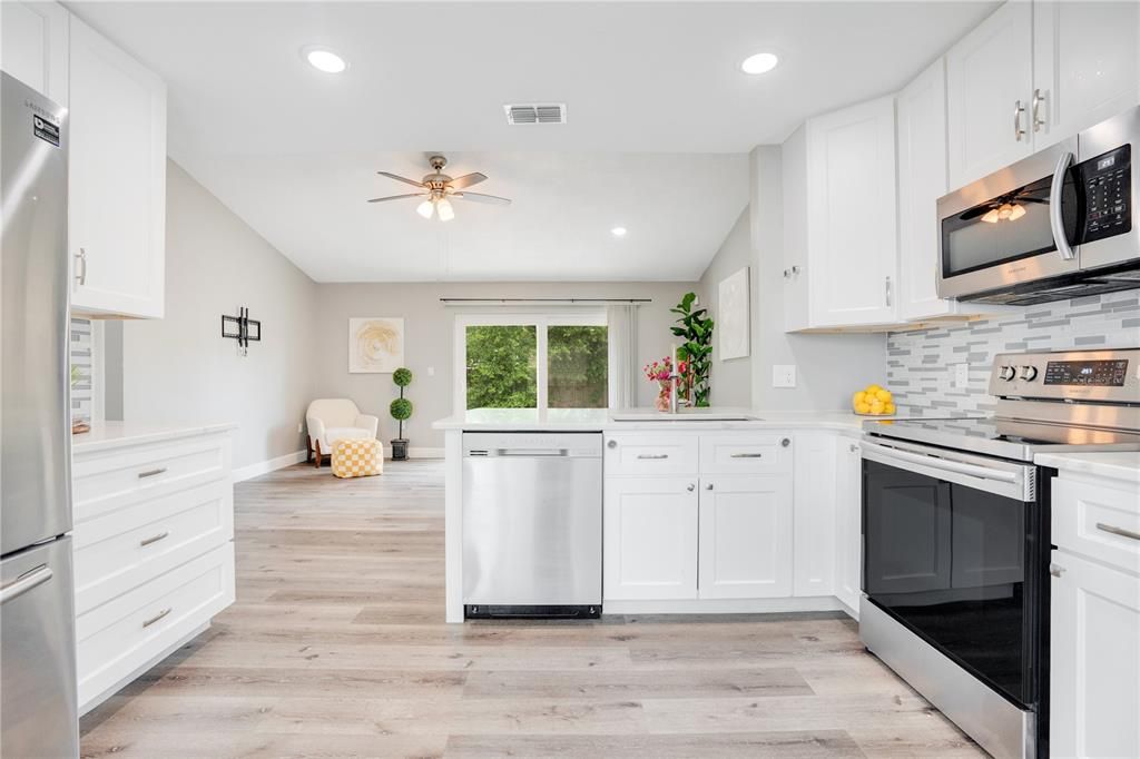 Active With Contract: $328,900 (3 beds, 2 baths, 1170 Square Feet)