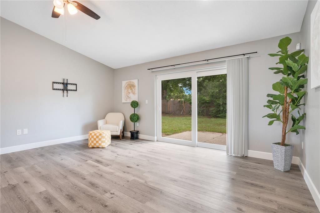 Active With Contract: $328,900 (3 beds, 2 baths, 1170 Square Feet)