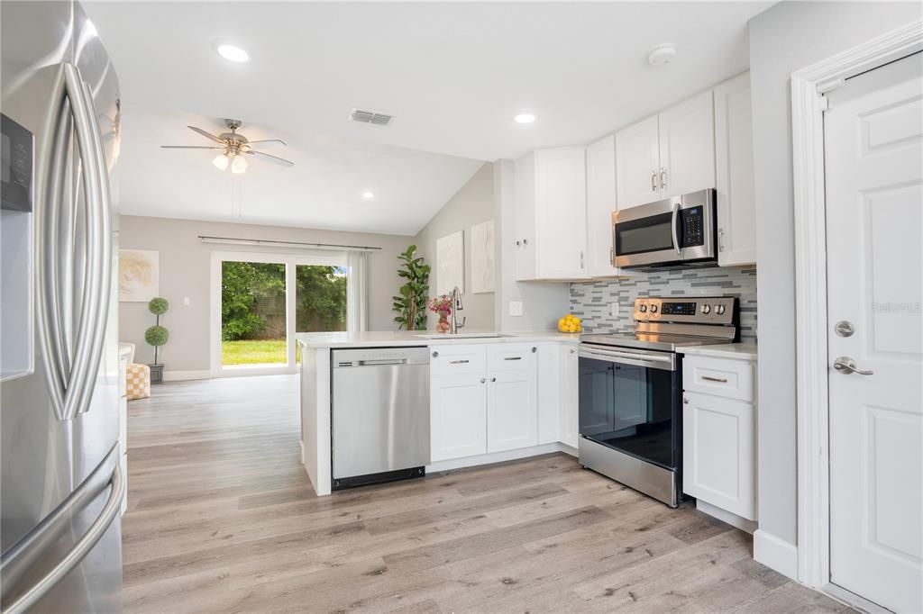 Active With Contract: $328,900 (3 beds, 2 baths, 1170 Square Feet)