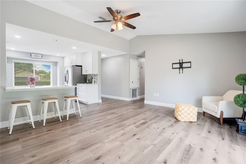 Active With Contract: $328,900 (3 beds, 2 baths, 1170 Square Feet)