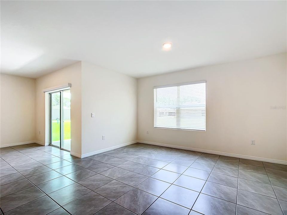 For Sale: $329,900 (4 beds, 2 baths, 1827 Square Feet)