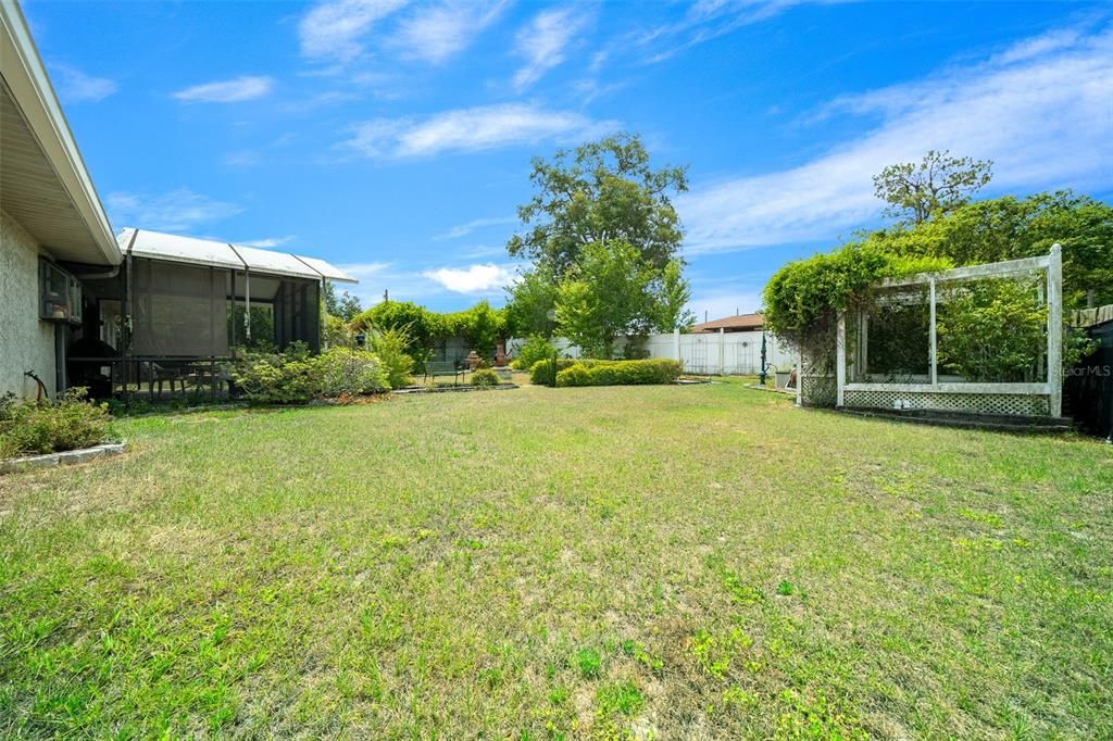 Active With Contract: $229,500 (3 beds, 2 baths, 1424 Square Feet)