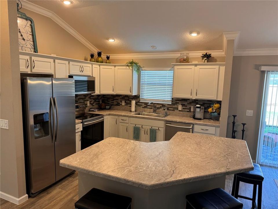 For Sale: $409,900 (3 beds, 2 baths, 1392 Square Feet)