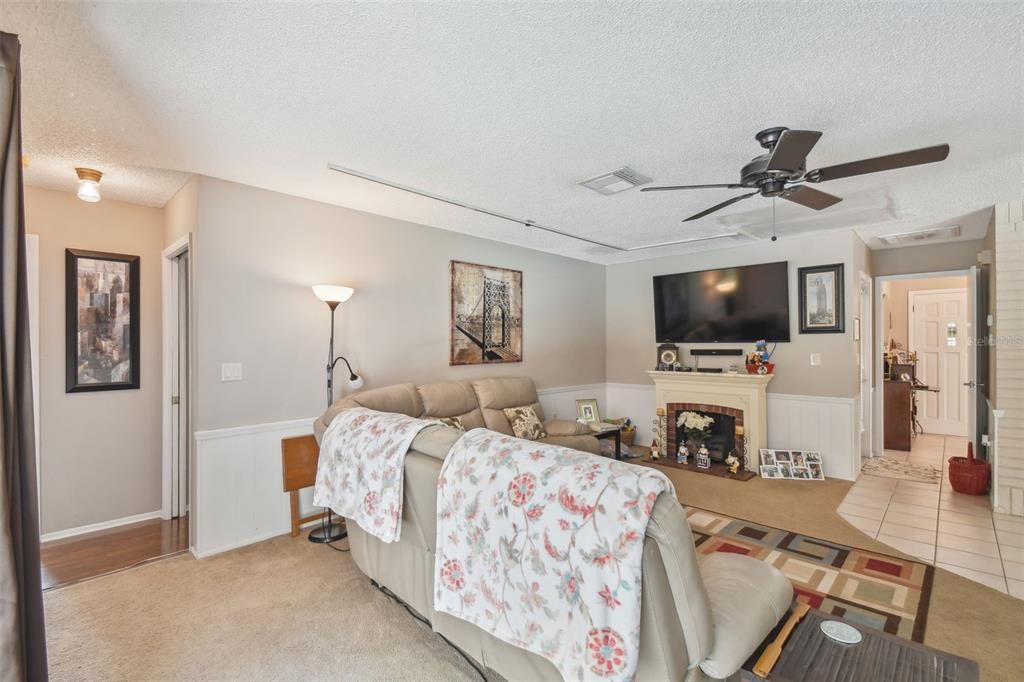 For Sale: $349,900 (3 beds, 2 baths, 1771 Square Feet)