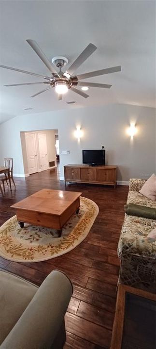 For Rent: $2,595 (4 beds, 2 baths, 1766 Square Feet)