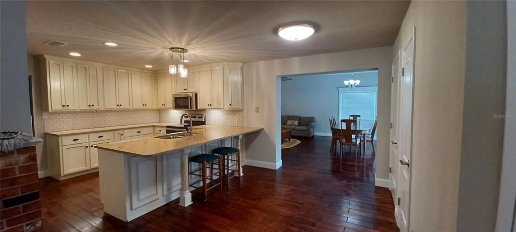 For Rent: $2,595 (4 beds, 2 baths, 1766 Square Feet)