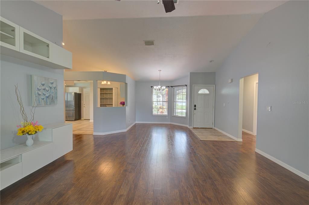 Active With Contract: $365,000 (4 beds, 2 baths, 1683 Square Feet)