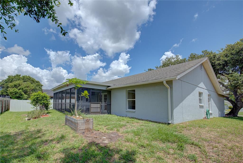 Active With Contract: $365,000 (4 beds, 2 baths, 1683 Square Feet)