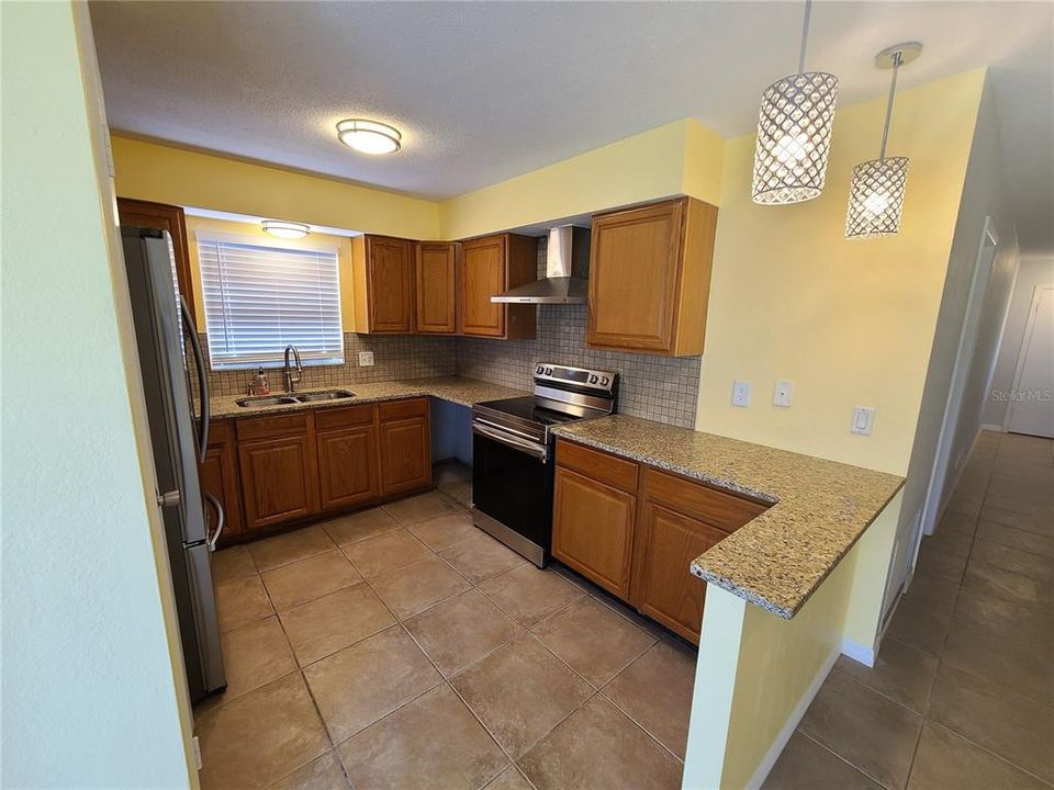 For Rent: $2,300 (3 beds, 2 baths, 1273 Square Feet)