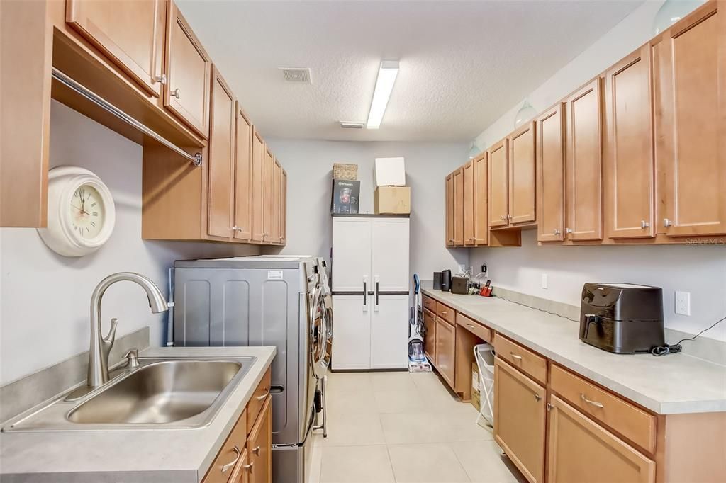 For Rent: $2,400 (2 beds, 2 baths, 1796 Square Feet)