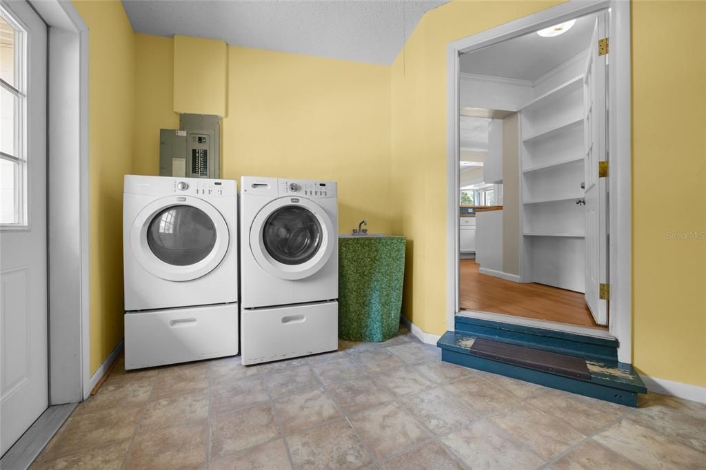 Laundry/Mud room