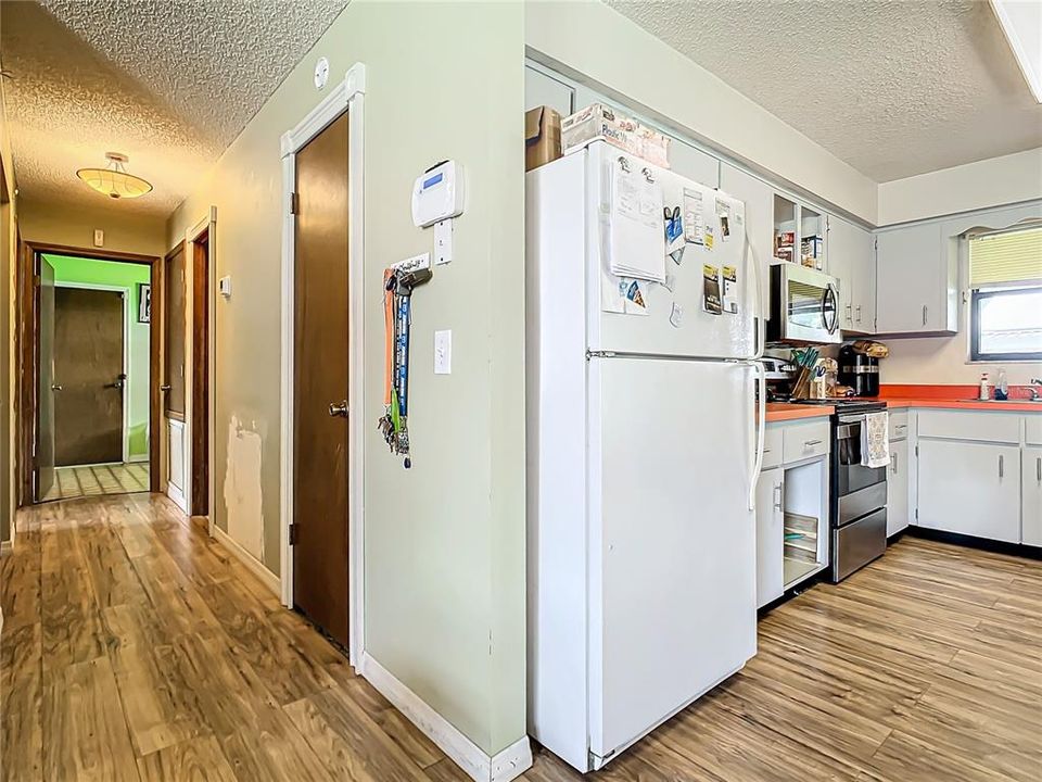 For Sale: $240,000 (2 beds, 2 baths, 1276 Square Feet)