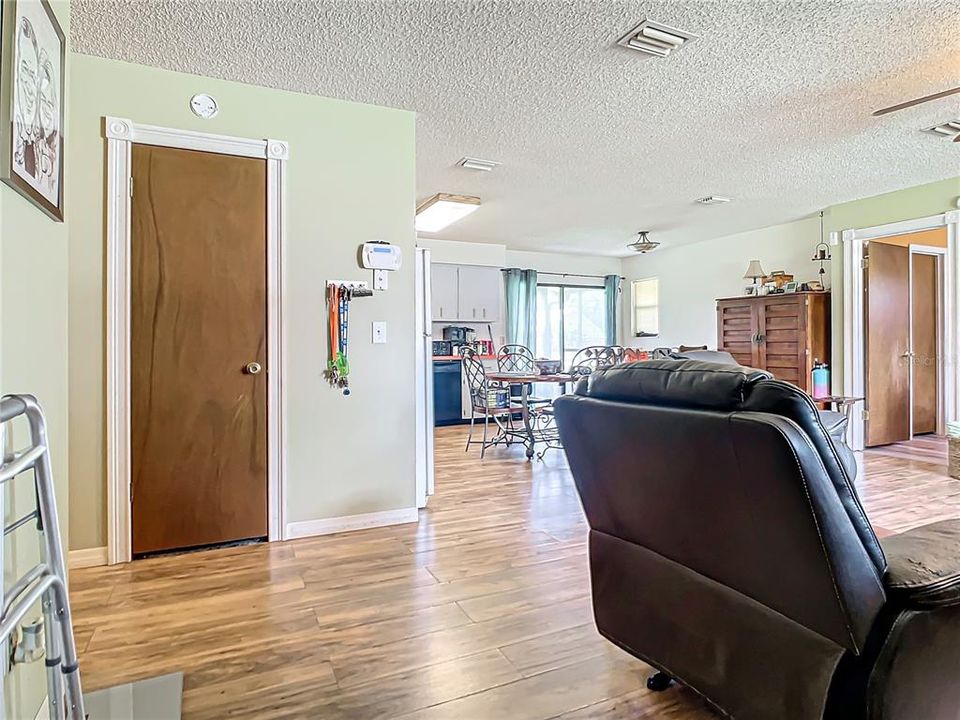 For Sale: $240,000 (2 beds, 2 baths, 1276 Square Feet)