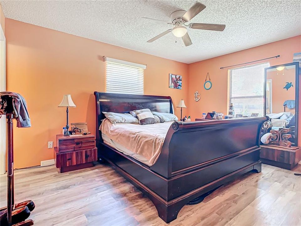 For Sale: $240,000 (2 beds, 2 baths, 1276 Square Feet)