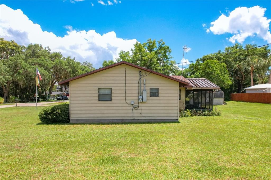 Active With Contract: $240,000 (2 beds, 2 baths, 1276 Square Feet)