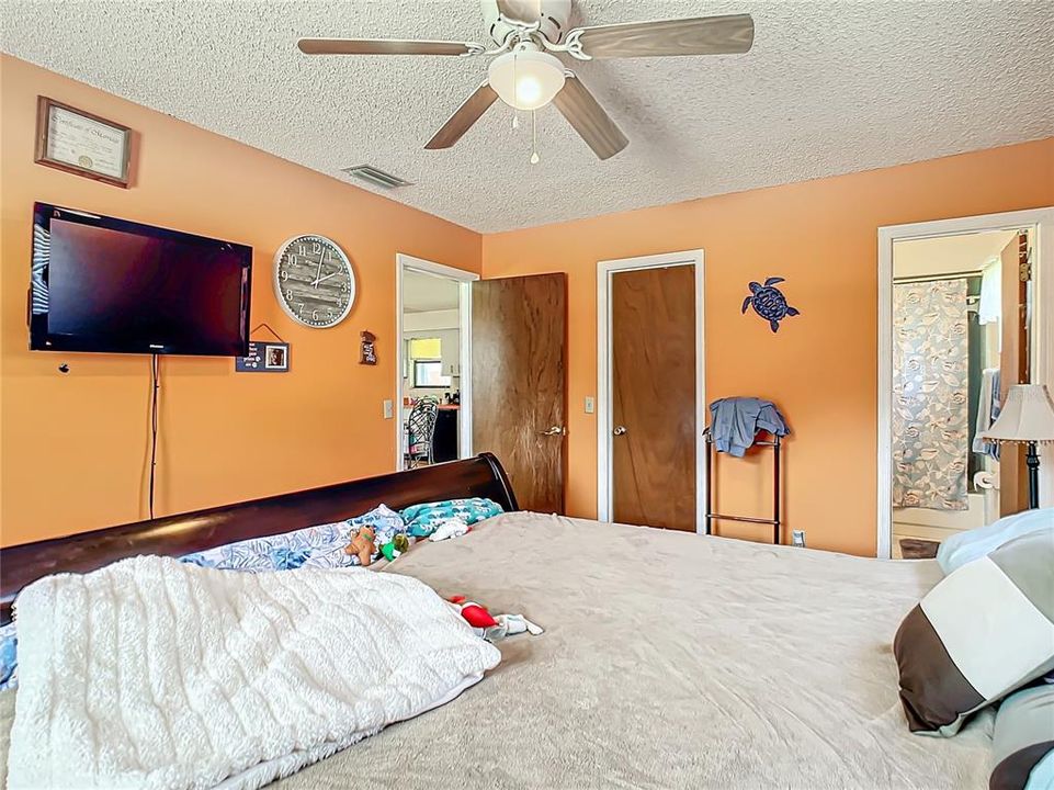 For Sale: $240,000 (2 beds, 2 baths, 1276 Square Feet)