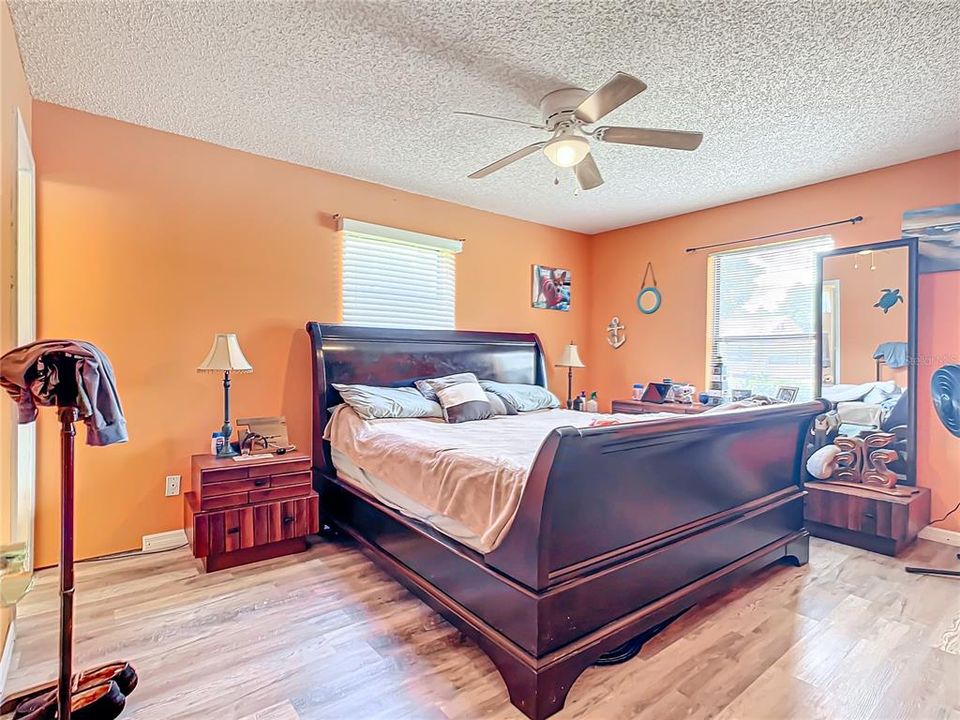 For Sale: $240,000 (2 beds, 2 baths, 1276 Square Feet)