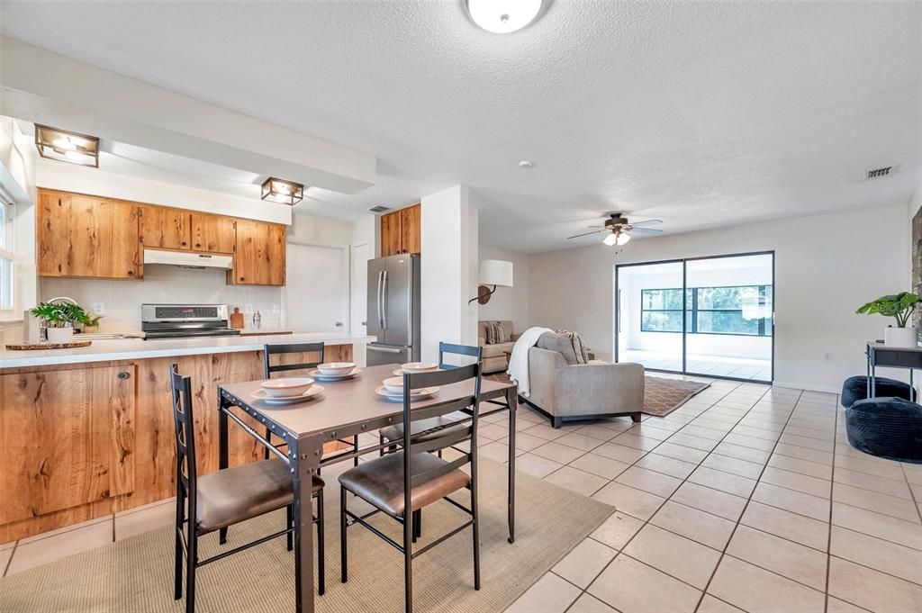 For Sale: $289,900 (2 beds, 2 baths, 1218 Square Feet)