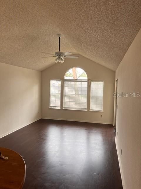 For Rent: $1,200 (1 beds, 1 baths, 627 Square Feet)