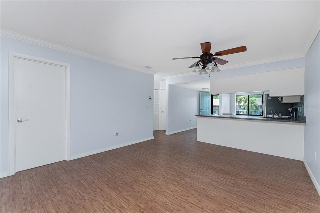 For Sale: $265,000 (2 beds, 2 baths, 1093 Square Feet)