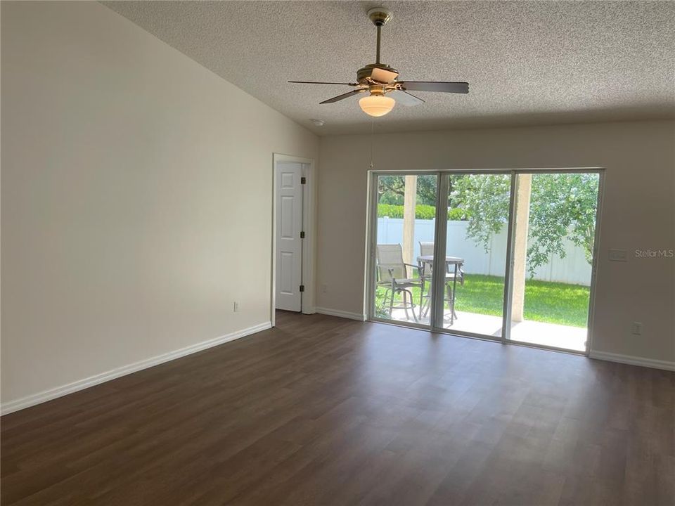 Active With Contract: $370,000 (3 beds, 2 baths, 1678 Square Feet)