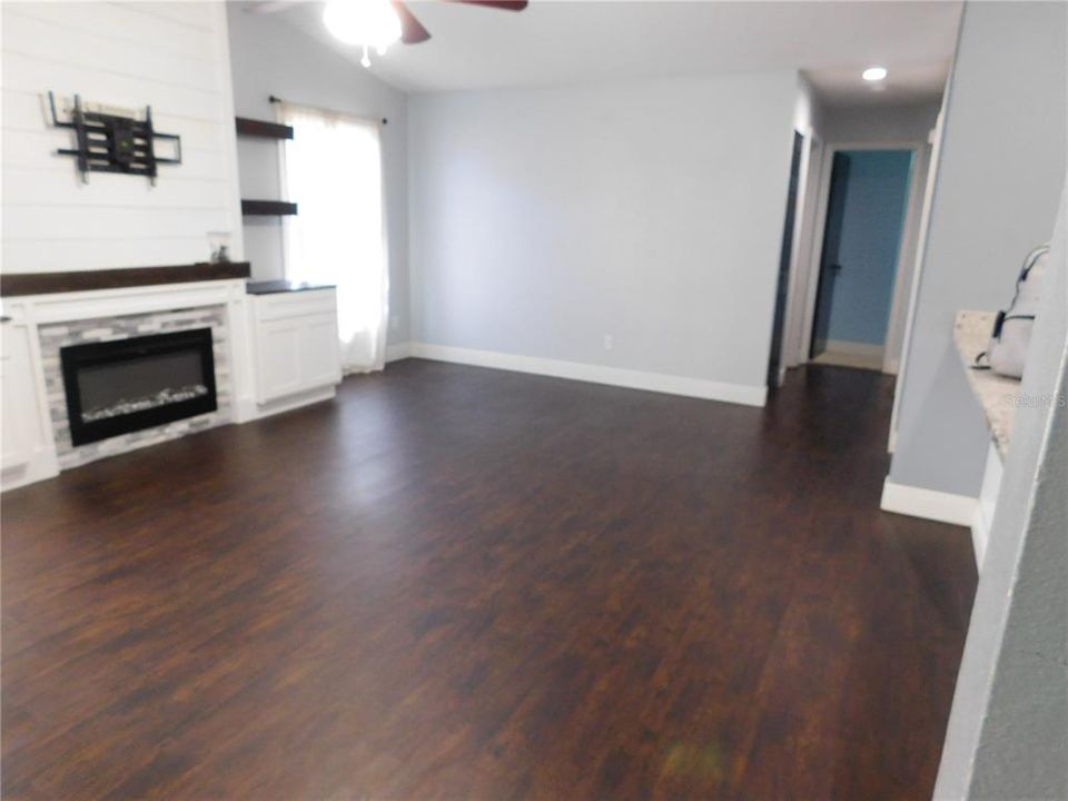 For Sale: $380,000 (3 beds, 2 baths, 1751 Square Feet)