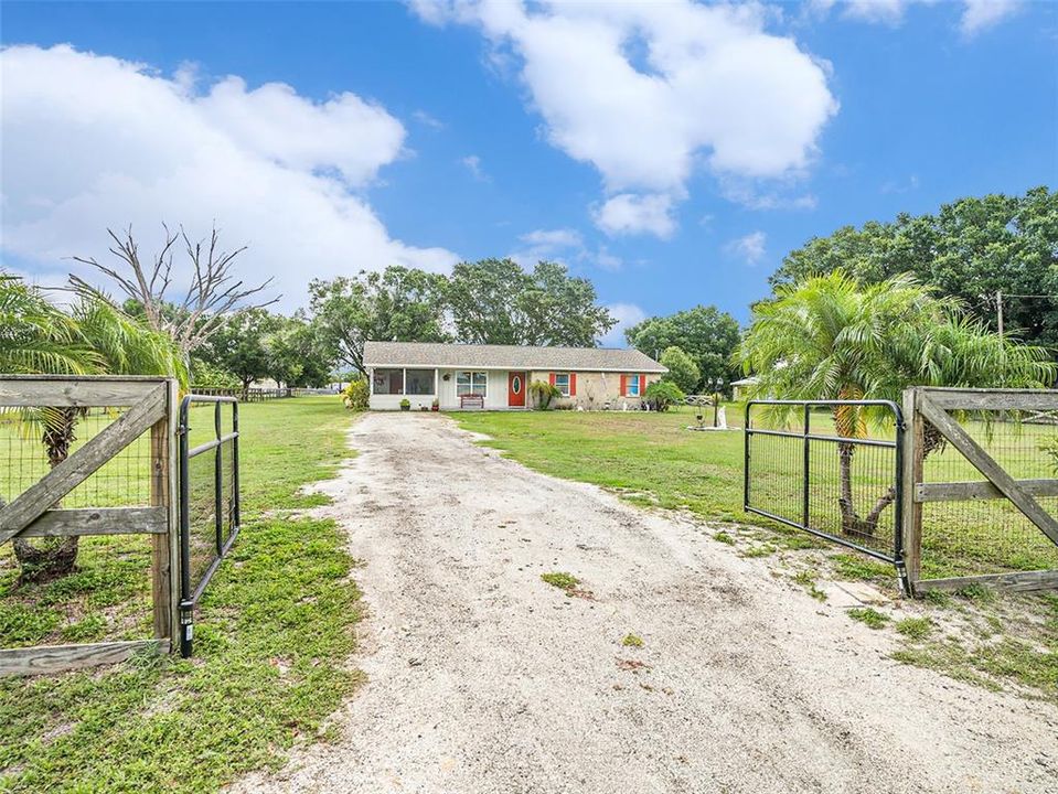 For Sale: $440,000 (3 beds, 2 baths, 1286 Square Feet)