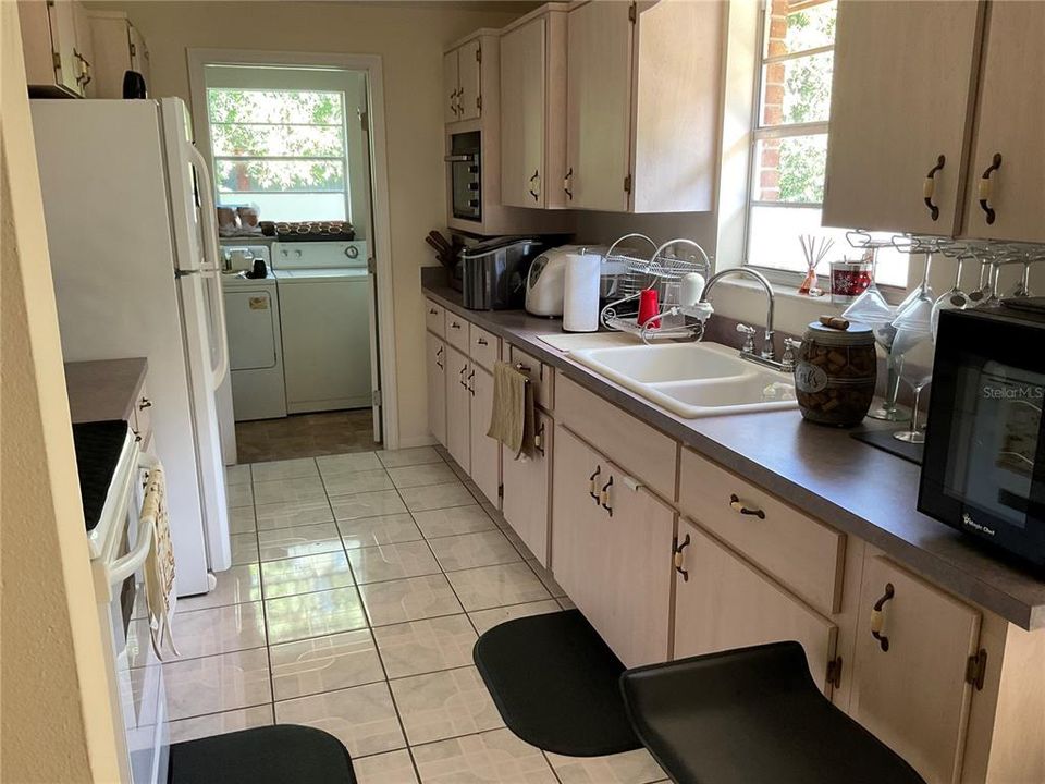 For Sale: $289,900 (3 beds, 1 baths, 1025 Square Feet)