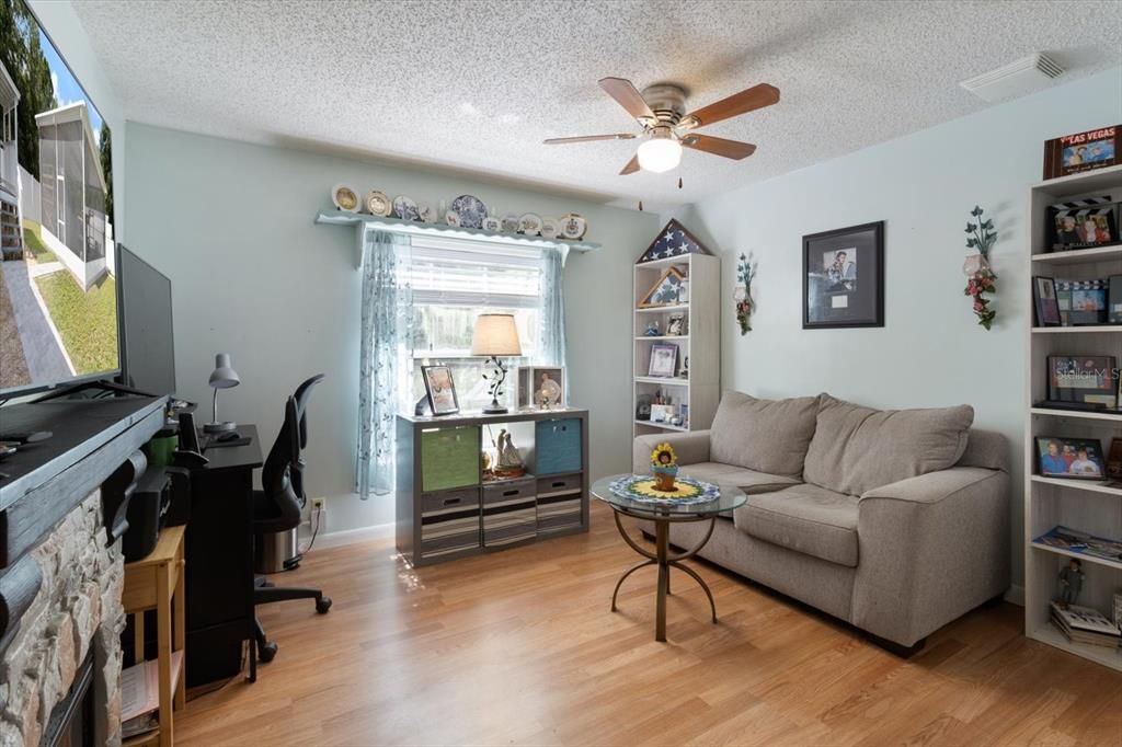 For Sale: $269,900 (3 beds, 2 baths, 1296 Square Feet)