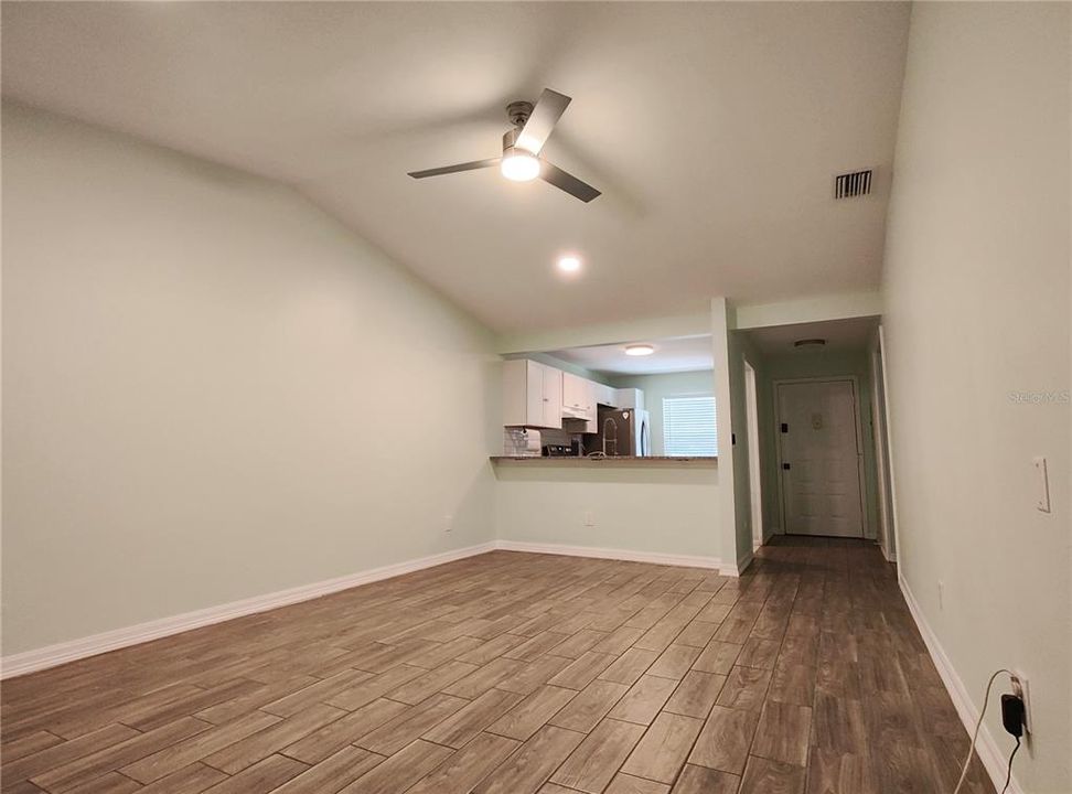 For Sale: $329,900 (2 beds, 1 baths, 939 Square Feet)