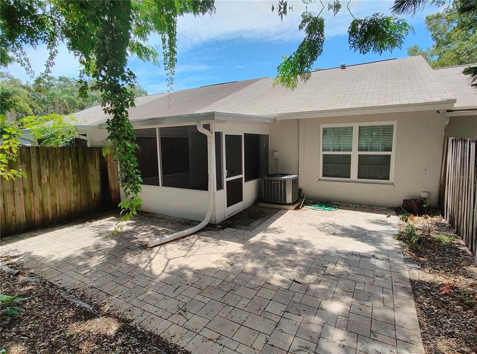 For Sale: $329,900 (2 beds, 1 baths, 939 Square Feet)