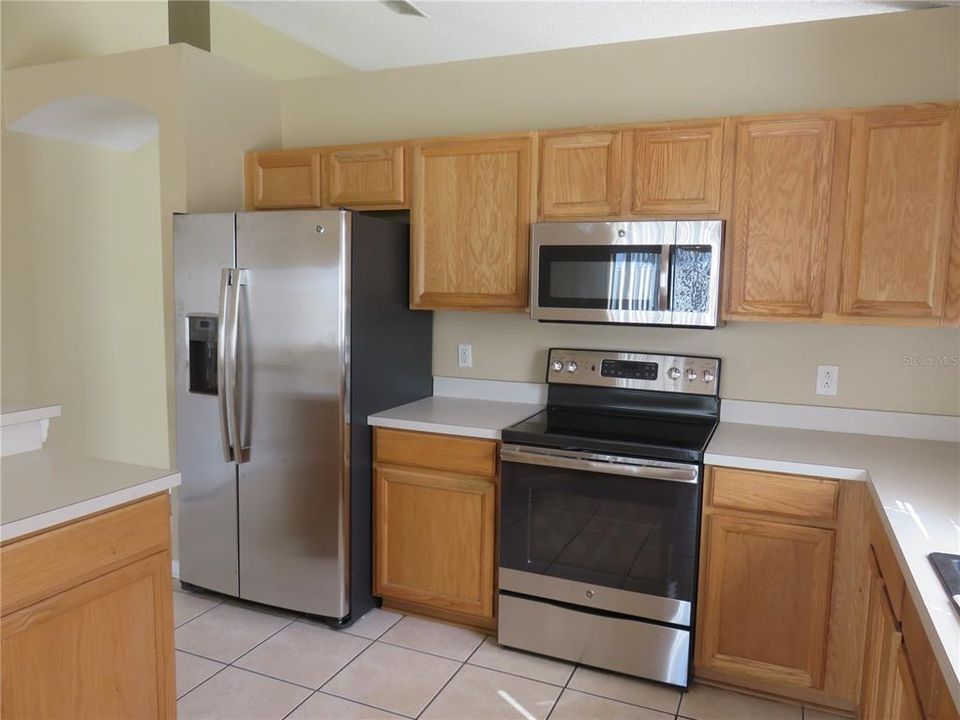 For Rent: $2,400 (3 beds, 2 baths, 1725 Square Feet)