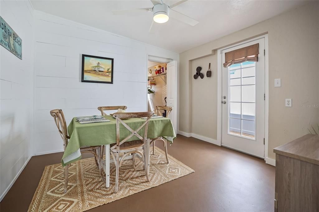 For Sale: $595,000 (2 beds, 1 baths, 1144 Square Feet)