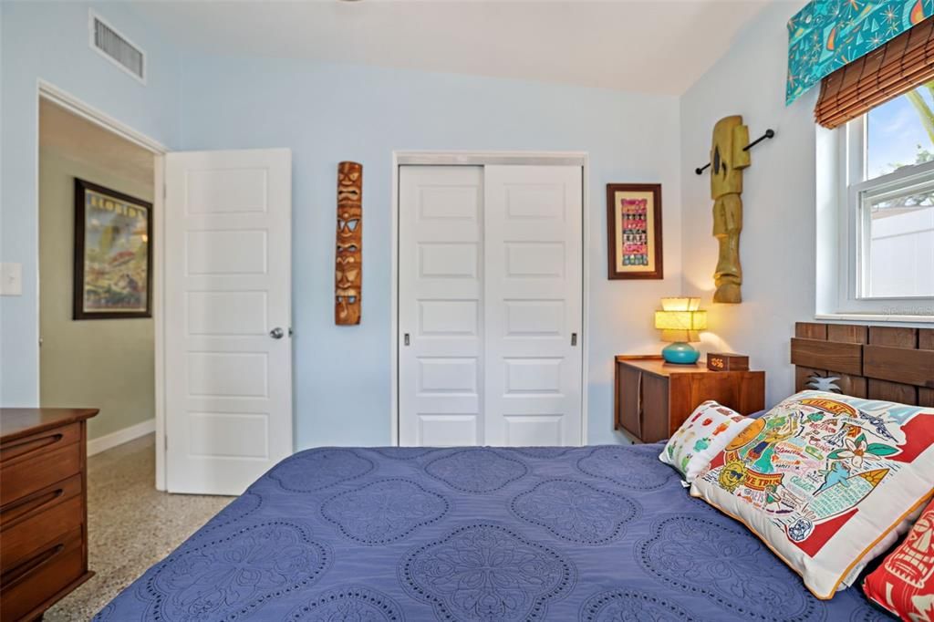 For Sale: $595,000 (2 beds, 1 baths, 1144 Square Feet)