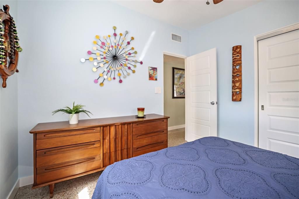 For Sale: $595,000 (2 beds, 1 baths, 1144 Square Feet)