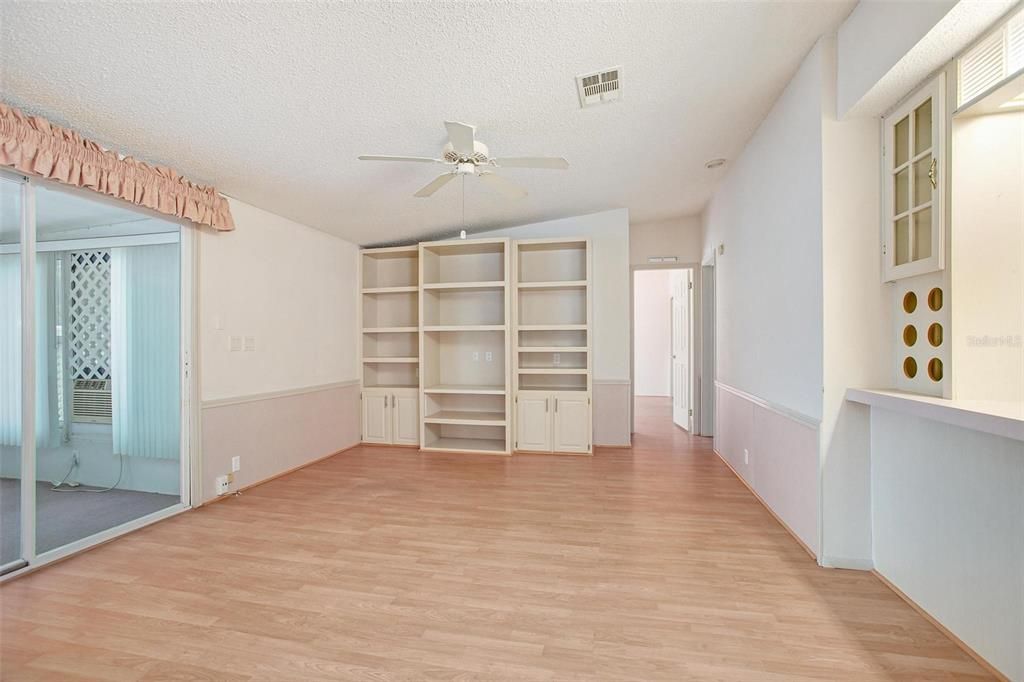 For Sale: $249,900 (2 beds, 2 baths, 1623 Square Feet)