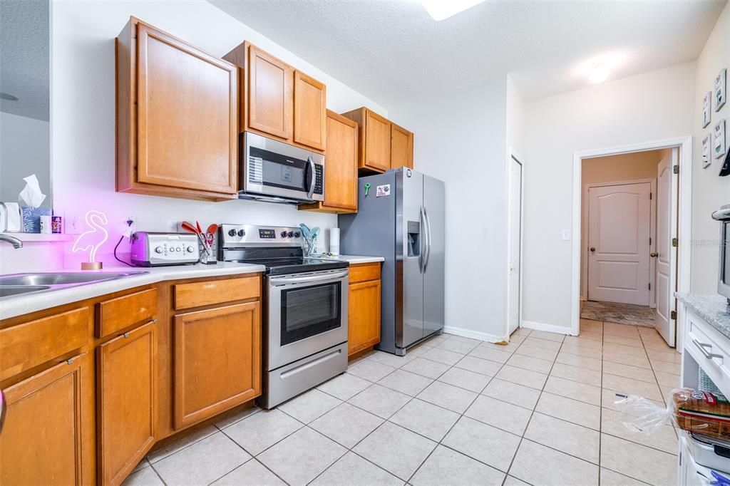 Active With Contract: $330,000 (3 beds, 2 baths, 1439 Square Feet)