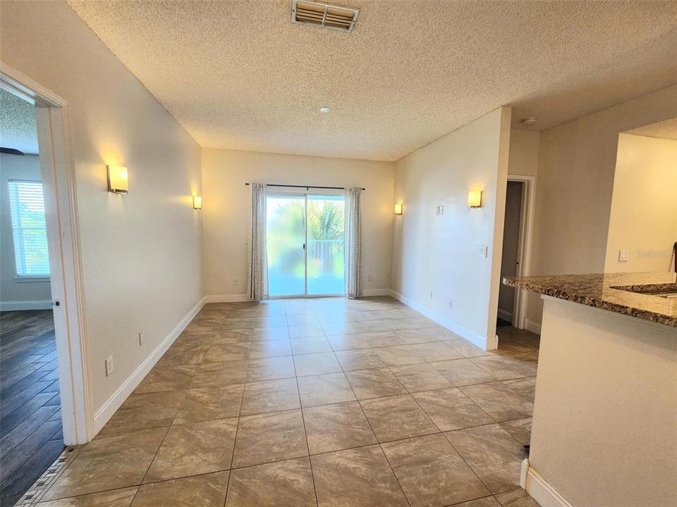 For Sale: $234,900 (2 beds, 2 baths, 954 Square Feet)