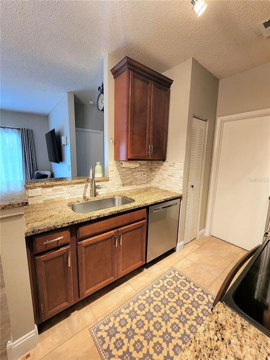 For Sale: $234,900 (2 beds, 2 baths, 954 Square Feet)